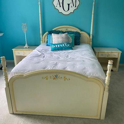 Bedroom Set - Shabby Chic Bed,Full/Side Tables(2)