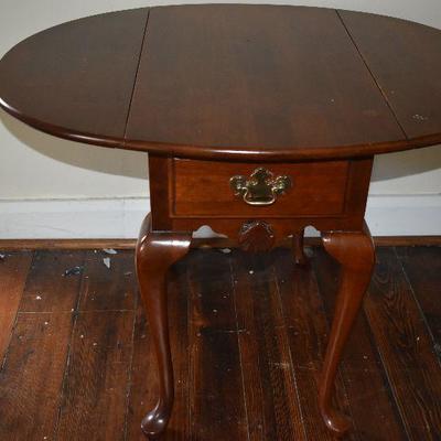Up Lot 20: Side Table