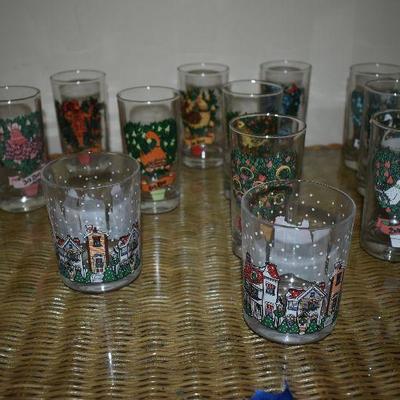 Up Lot 26: Vintage Christmas Glasses