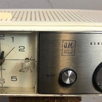 #138 Radio Clock - GE AM Solid State 