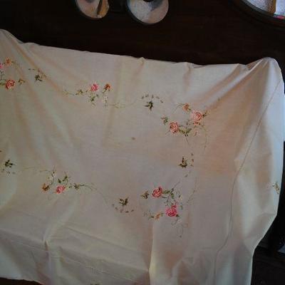 Up Lot 52: Linens