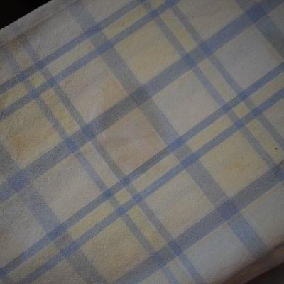 Up Lot 52: Linens