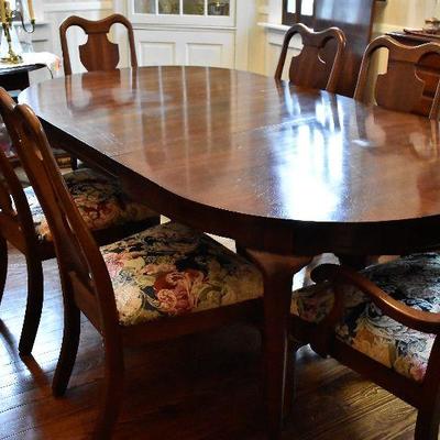 D Lot 1: Vintage Bassett Dining Room Table