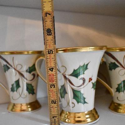 D Lot 26: Lenox Holiday Nouveau Mugs