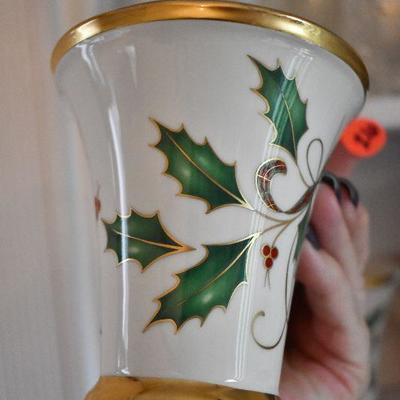 D Lot 26: Lenox Holiday Nouveau Mugs