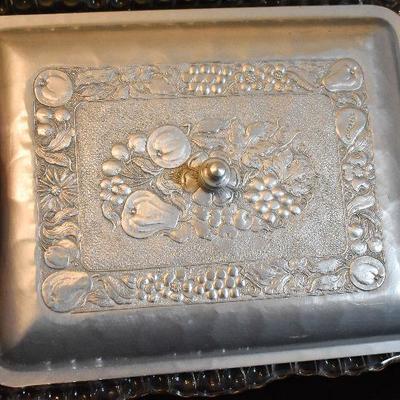 D Lot 28: Vintage Pitcher and Covered Pickle Tray