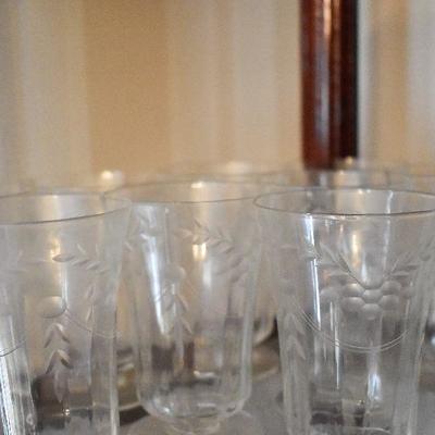 D Lot 35: Set of Vintage Etched Juice Glasses