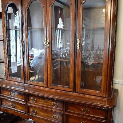D Lot 40: Vintage Bassett Footed China Cabinet