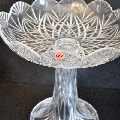 D Lot 41: Large Glass Pedestal Bowl