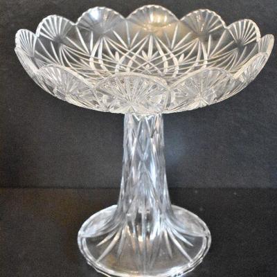 D Lot 41: Large Glass Pedestal Bowl