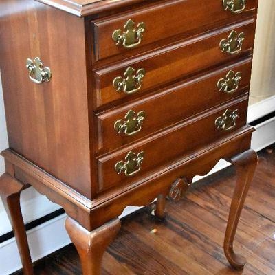 D Lot 53: Vintage Bassett Silverware Chest