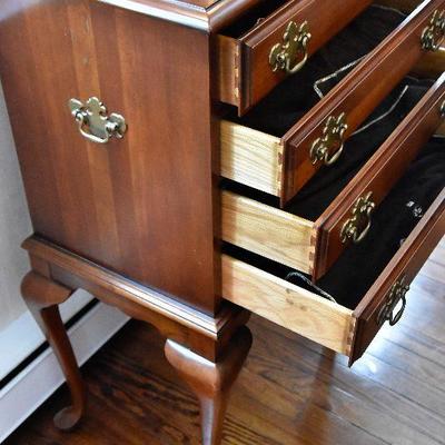 D Lot 53: Vintage Bassett Silverware Chest
