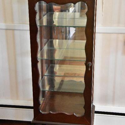 D Lot 54: Curio Cabinet