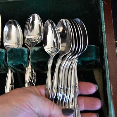 D Lot 55: Community Flatware Chest