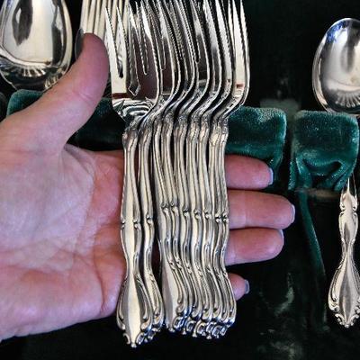 D Lot 55: Community Flatware Chest