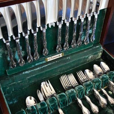 D Lot 55: Community Flatware Chest