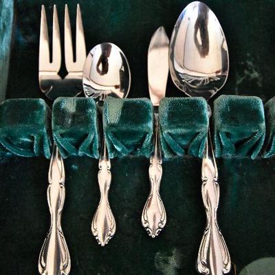 D Lot 55: Community Flatware Chest