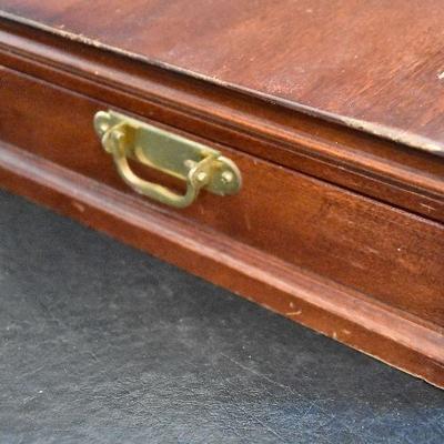 D Lot 55: Community Flatware Chest