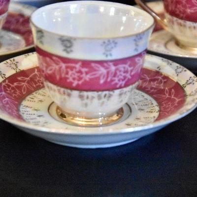 D Lot 59: Vintage China Tea Set