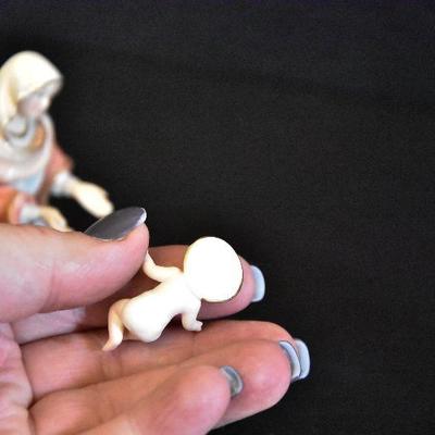D Lot 66: Lenox Little Town of Bethlehem Nativity Figurines