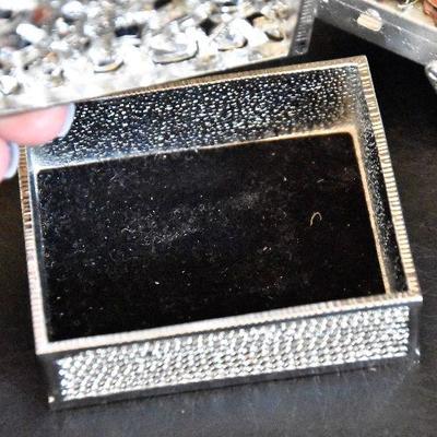 D Lot 67: Collection of Trinket Boxes