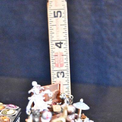 D Lot 67: Collection of Trinket Boxes