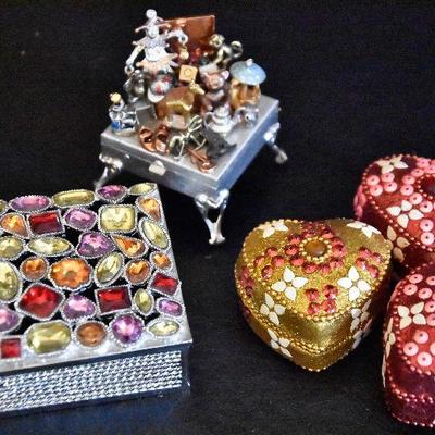 D Lot 67: Collection of Trinket Boxes