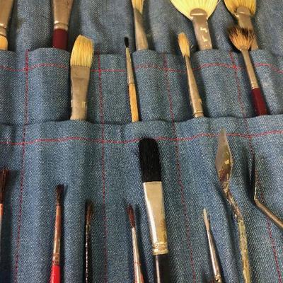 #186 Artist Paint Brush Holder FULL of Vintage Brushes 