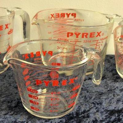 #276 PYREX Measuring Cups