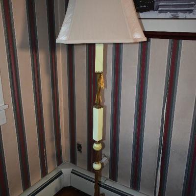 P Lot 149: Vintage Lamp