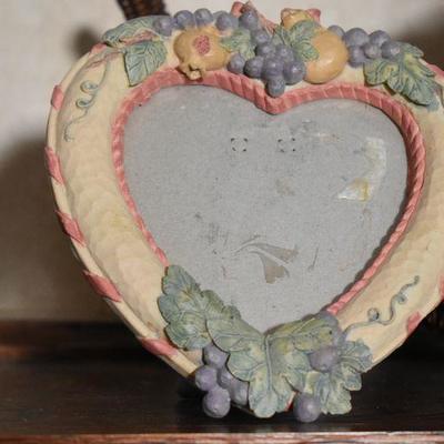P Lot 152: DÃ©cor with Beaded Lamp