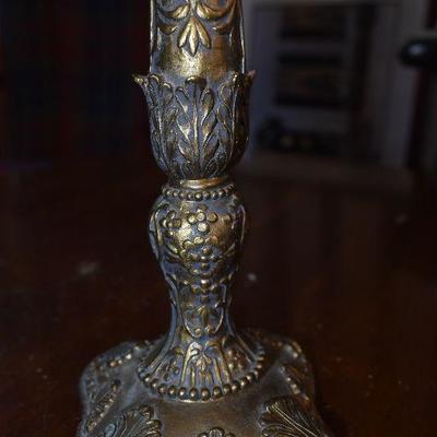 P Lot 152: DÃ©cor with Beaded Lamp