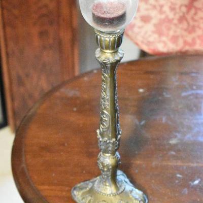 P Lot 152: DÃ©cor with Beaded Lamp
