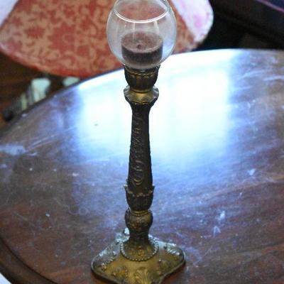 P Lot 152: DÃ©cor with Beaded Lamp