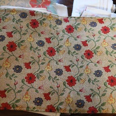 P Lot 154: Linens