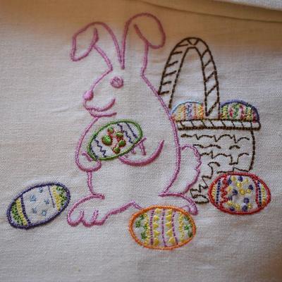 P Lot 154: Linens