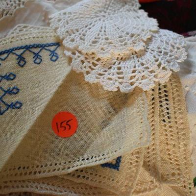 P Lot 155: Vintage Linens