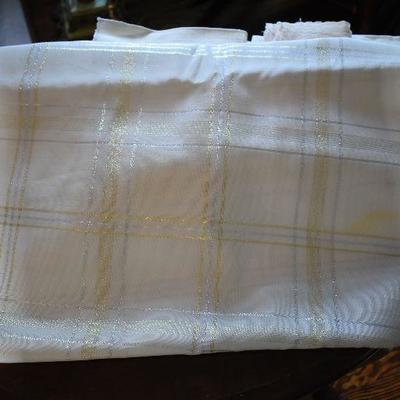 P Lot 155: Vintage Linens