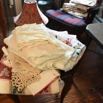 P Lot 155: Vintage Linens