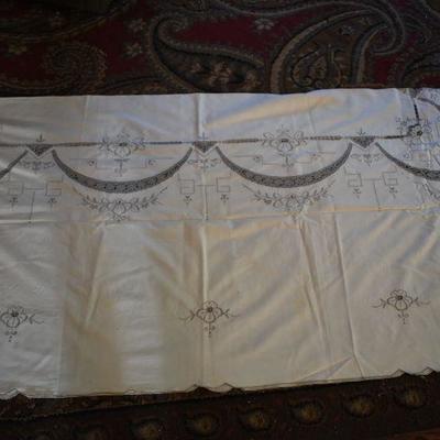 P Lot 156: Vintage Linens