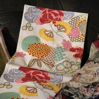 P Lot 157: Linens