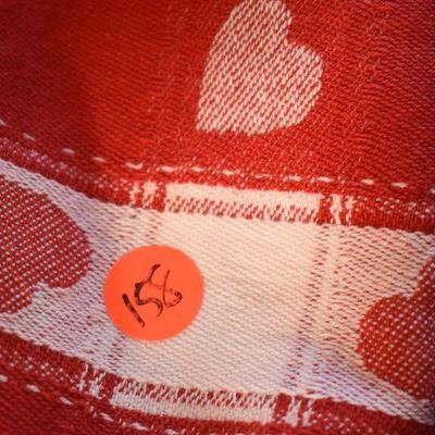 P Lot 158: Linens