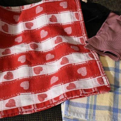 P Lot 158: Linens
