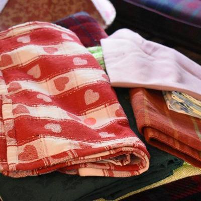 P Lot 158: Linens