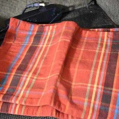 P Lot 158: Linens