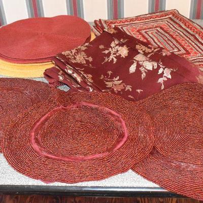 P Lot 159: Linens