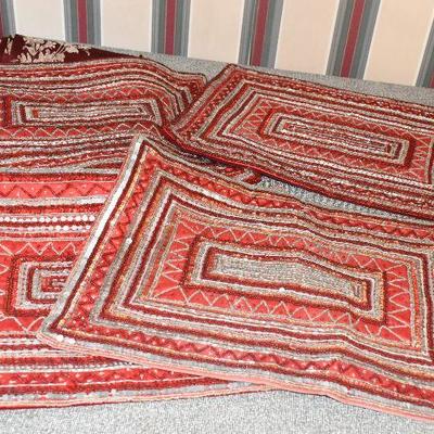 P Lot 159: Linens