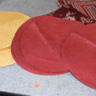 P Lot 159: Linens