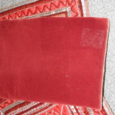 P Lot 159: Linens