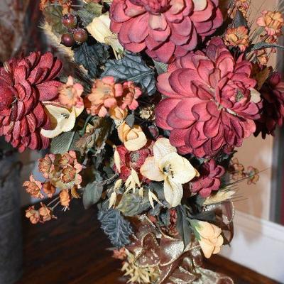 P Lot 160: DÃ©cor and More